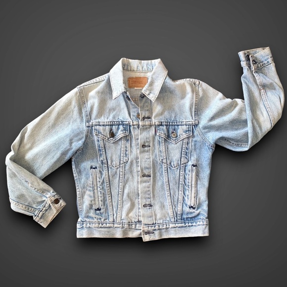 v i n t a g e :: Levis Denim Jacket Distressed Light Wash - Picture 5 of 15